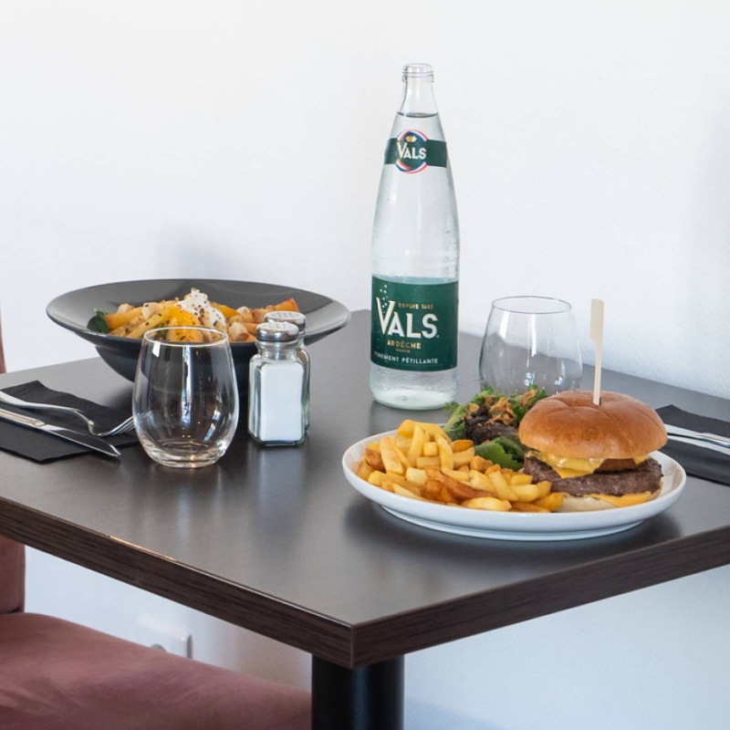 La Pause Rn7 - restaurant LA COUCOURDE